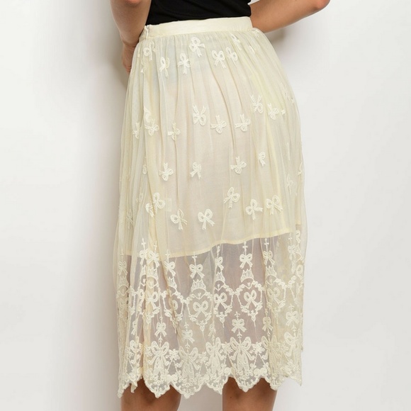 Cream Lace Skirt {Alythea} - Picture 4 of 4